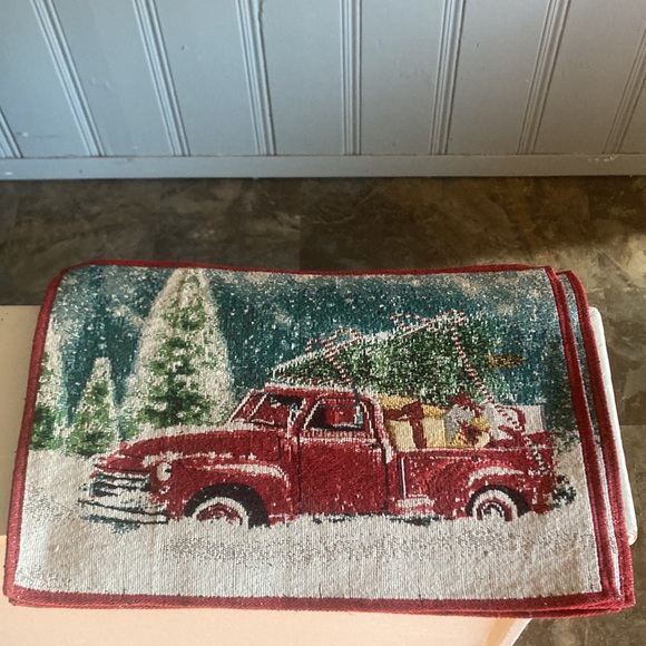 Brand NWT Set of 4- Beautiful Holiday Red Farm Truck Tapestry Placemats 13x18 - Picture 1 of 15